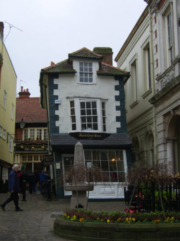 01 Crooked House
