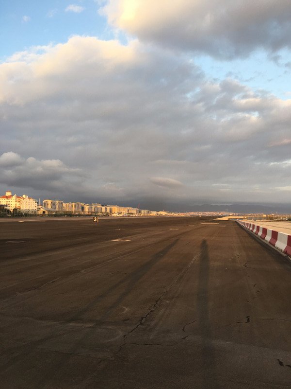 09-01_03c_Gib airport runway