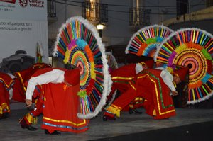 Whirling and bowing, the stage&#39;s aflame