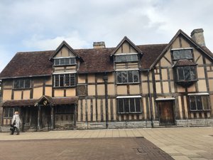 Side view of Shakespeare’s home