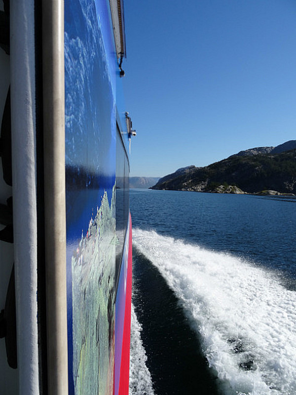 Entering the Lillesfjord