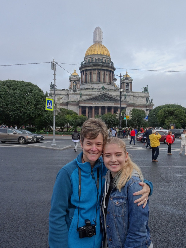 K and A in front of St. Isaac&#39;s Cathedral