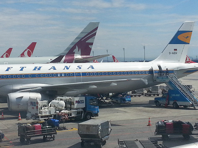 Lufthansa Jet Painted with Their Retro Livery