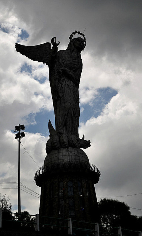 The Virgin atop Cerro Panecillo