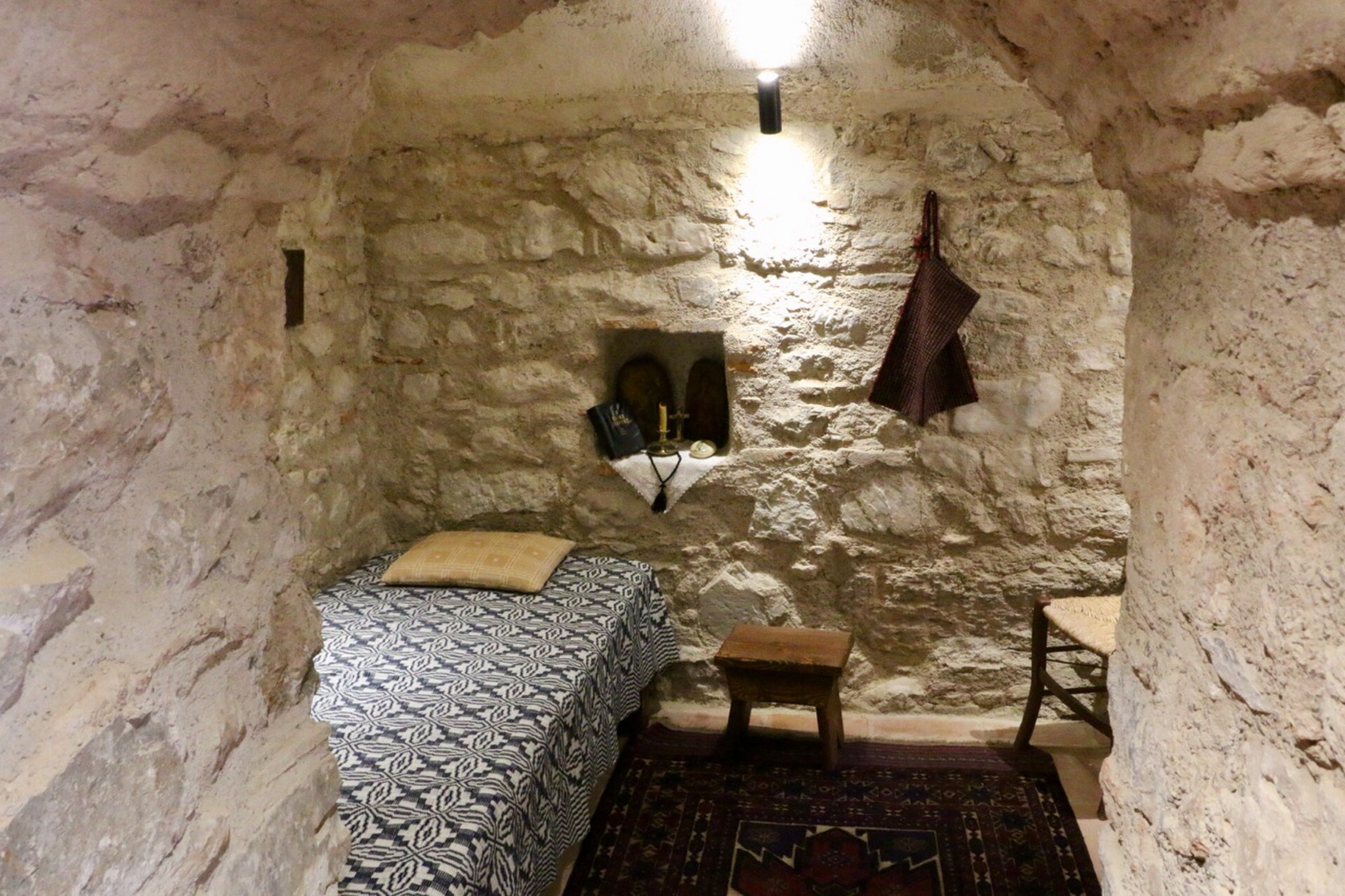 Monks cell at Hosias Loukas monastery | Photo