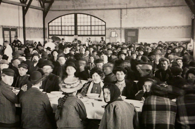 Hamburg immigration museum photo