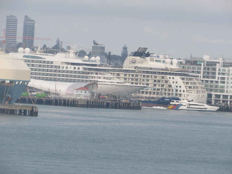 2 other Cruise ships are docked