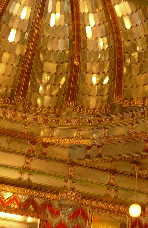 Ceiling of room of mirrors