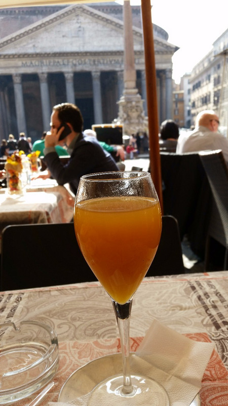 Prosecco Bellini and The Pantheon