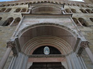 Parma Cathedral, Seasonal Carvings Above the Door