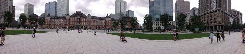 Tokyo Station hotel and surrounds