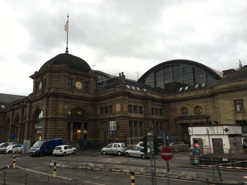 Frankfurt train station Am Hauptbahnhof