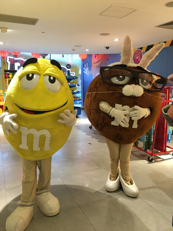 M &amp; M  shop, people go crazy here!!