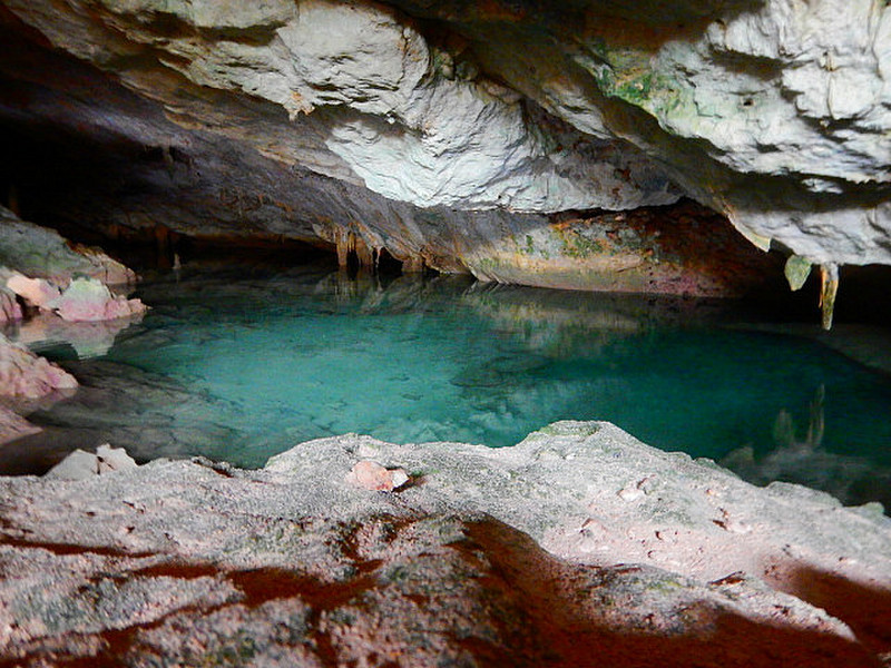 Stalagmites and stalagmites 