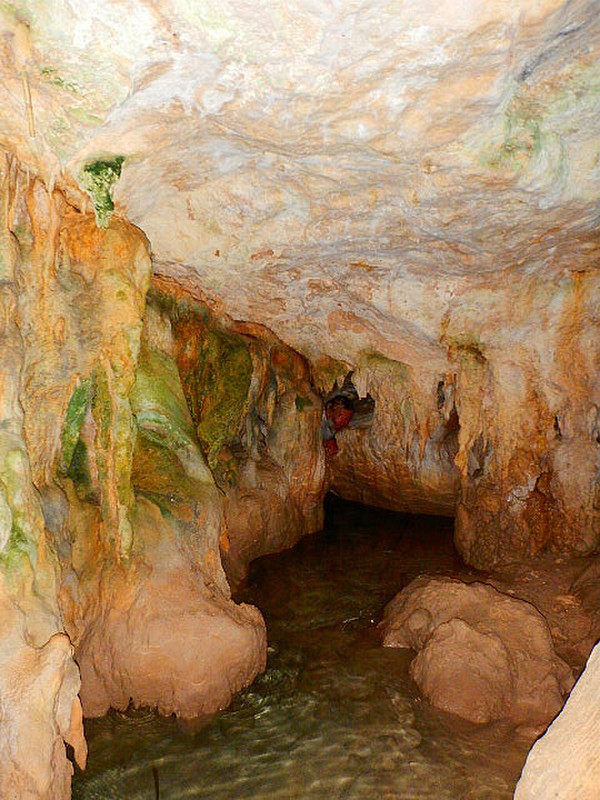 Stalagmites and stalagmites 