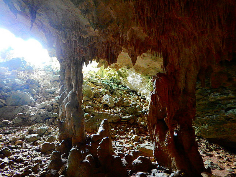 Stalagmites and stalagmites 