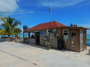Cute waterfront bar - &quot;Cocktails by the Sea&quot;