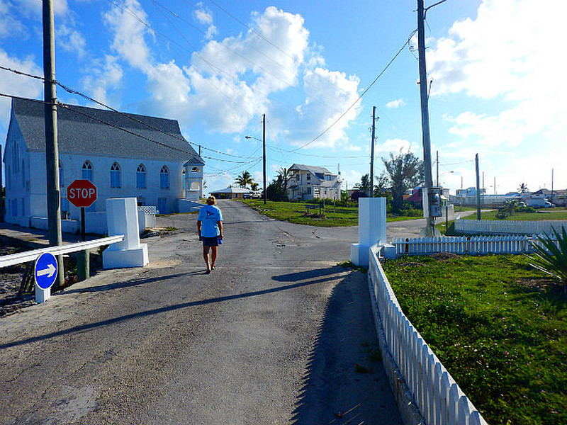 Walking to Cupid&#39;s Cay