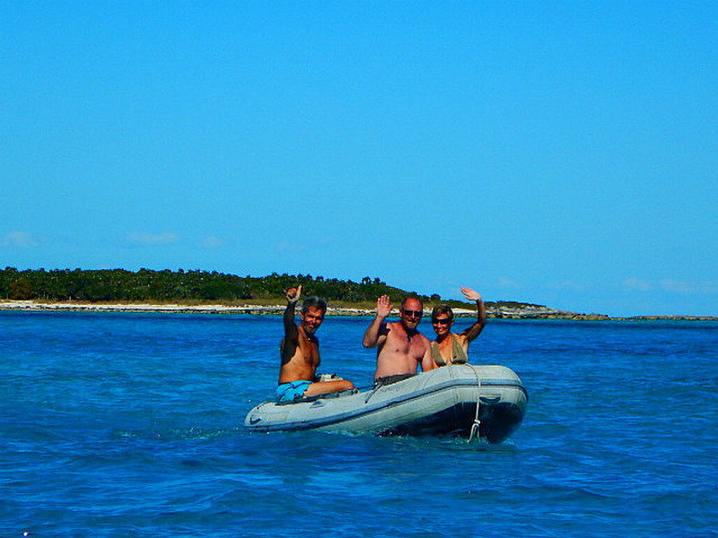 Dinghy ride from Highborne to Allan&#39;s Cay.