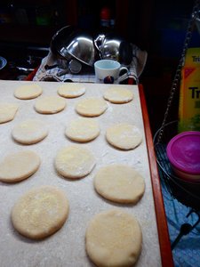 Rainy day project: make english muffins &amp;gt;&amp;gt;&amp;gt;&amp;gt;