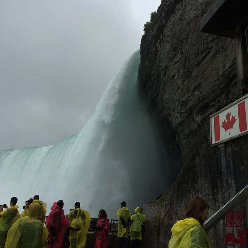 Niagara Falls - under - Feel the power