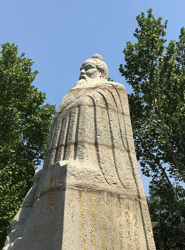 Xuzhou - statue in park