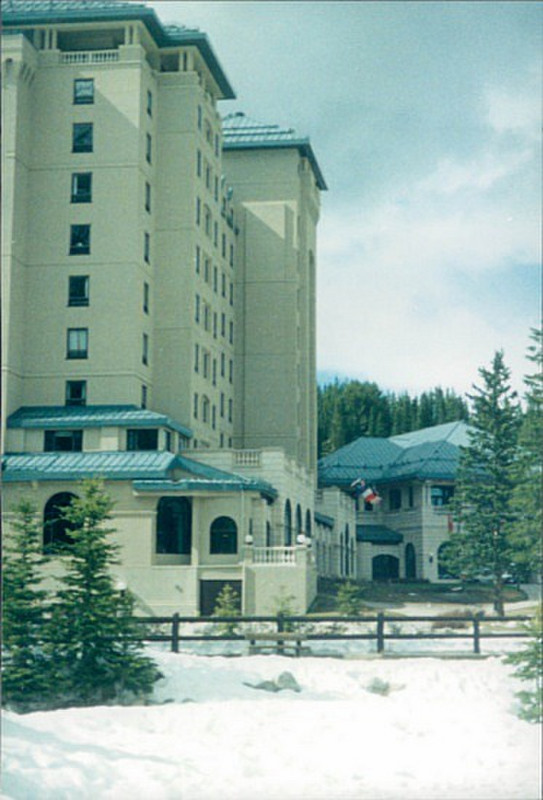 Lake Louise Hotel