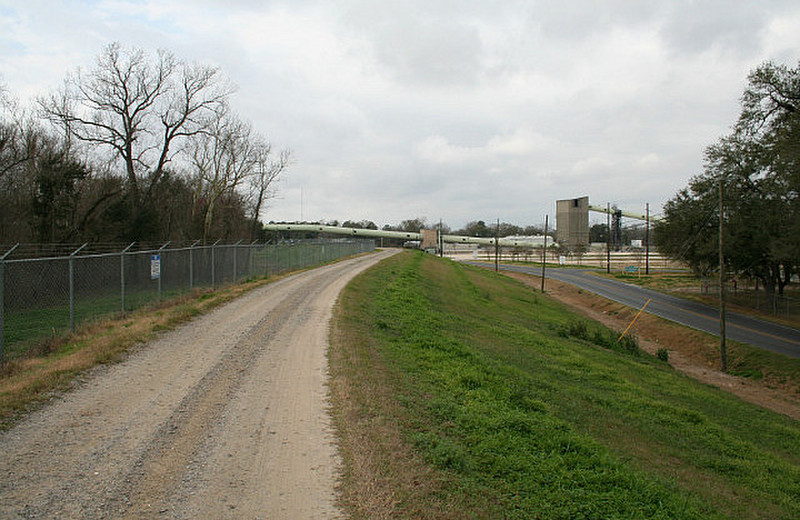 Plantation Drive along the Mississippi River 