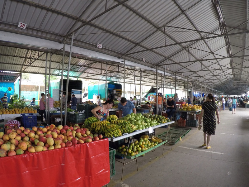 Small part of the San Ramon farmer&#39;s market