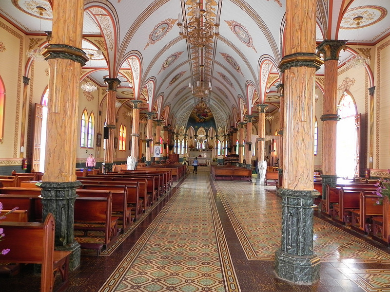 Zarcero church - wooden pillars