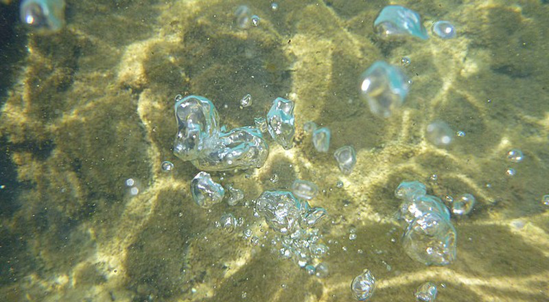 Bubbles from volcanic steam