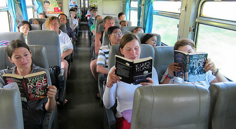 Karen Rose reading Session im Bus