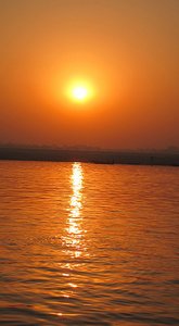 Sonnenaufgang ueber dem Ganges.