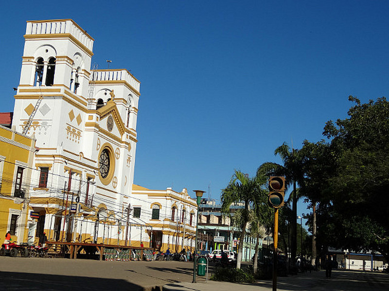 Die Kirche an der Plaza.