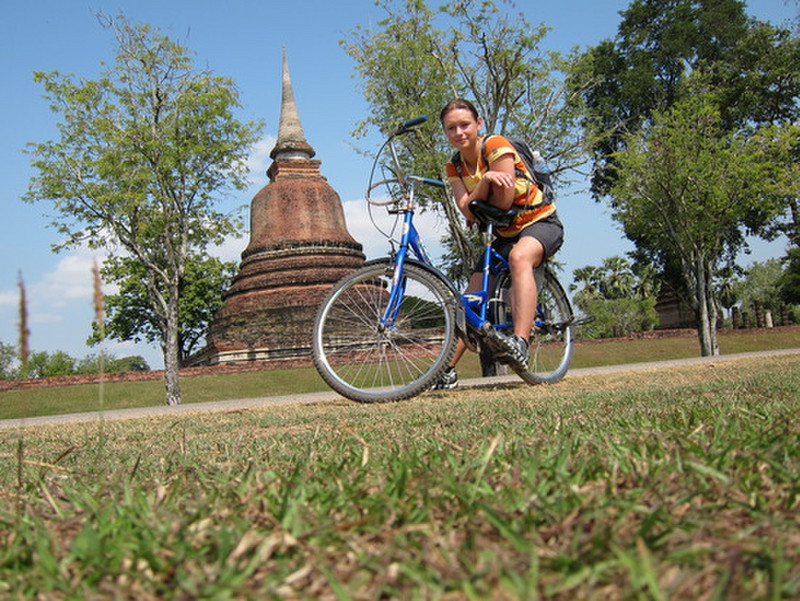 Mit Fahrrad durch die heilige Stadt Sukhothai