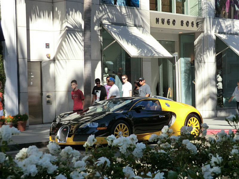 En Bugatti i Beverly Hills
