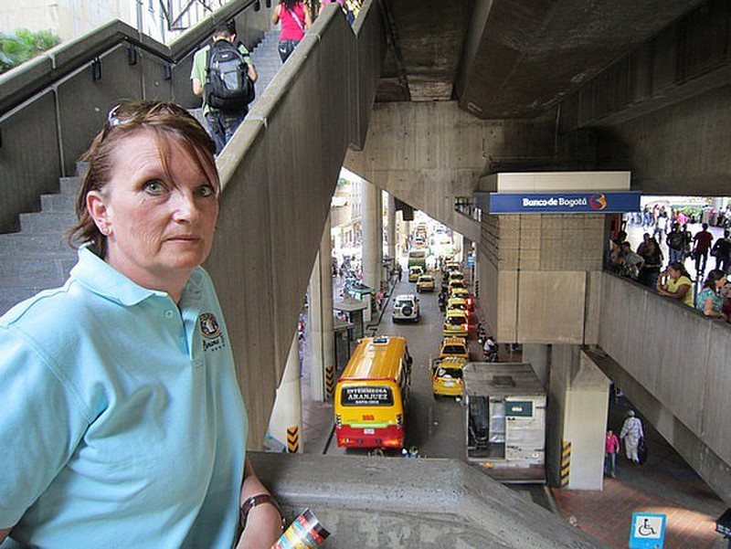 Camilla ved metrostasjonen