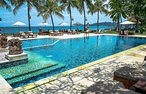swimming-2392283_640