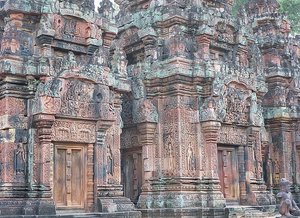 Red sandstone of Banteay Sri (dfs)