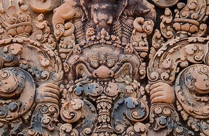 Elaborate carvings in sandstone of Banteay Srei