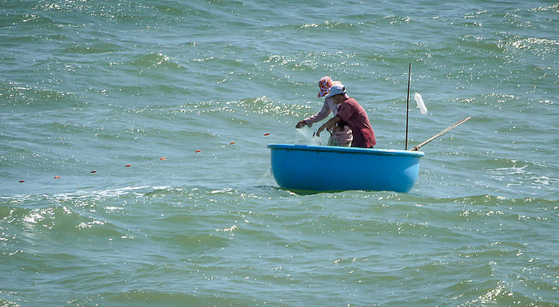 Fishermen tending the nets (dfs)