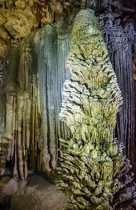 Spectular features of Paradise Cave III