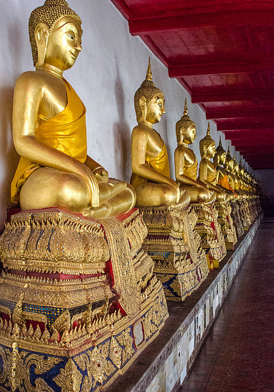 A Line of Buddhas