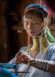 Long necked lady of the Kayan Lahwi tribe