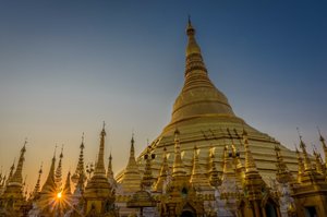 Astounding Shwedagon Pagoda at sunset