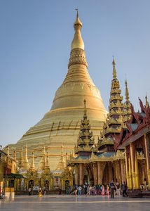 All 326 feet of Shwedagon Pagoda