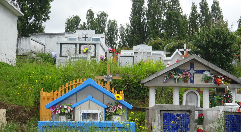 Cemetery at Iglesia de Nerc&oacute;n
