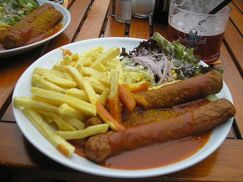 Currywurst and Berliner Weisse mit Rot