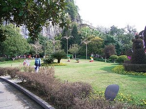 Park outside Fubo Hotel