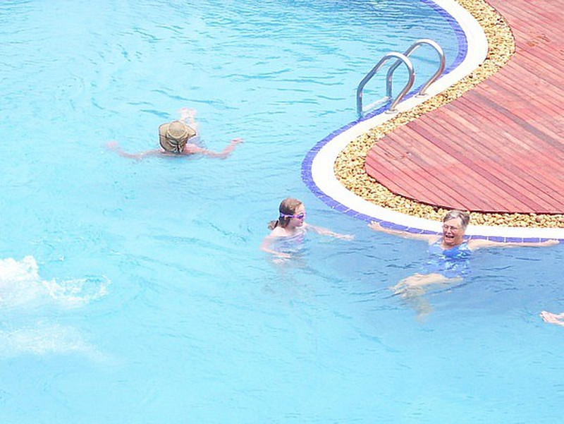 Nana, Pa and Mel in pool